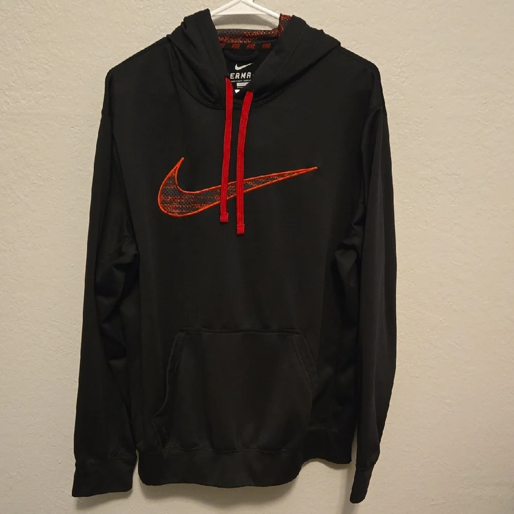 Nike Men's Therma-fit Hoodie Black with Red Accents - Picture 1 of 4